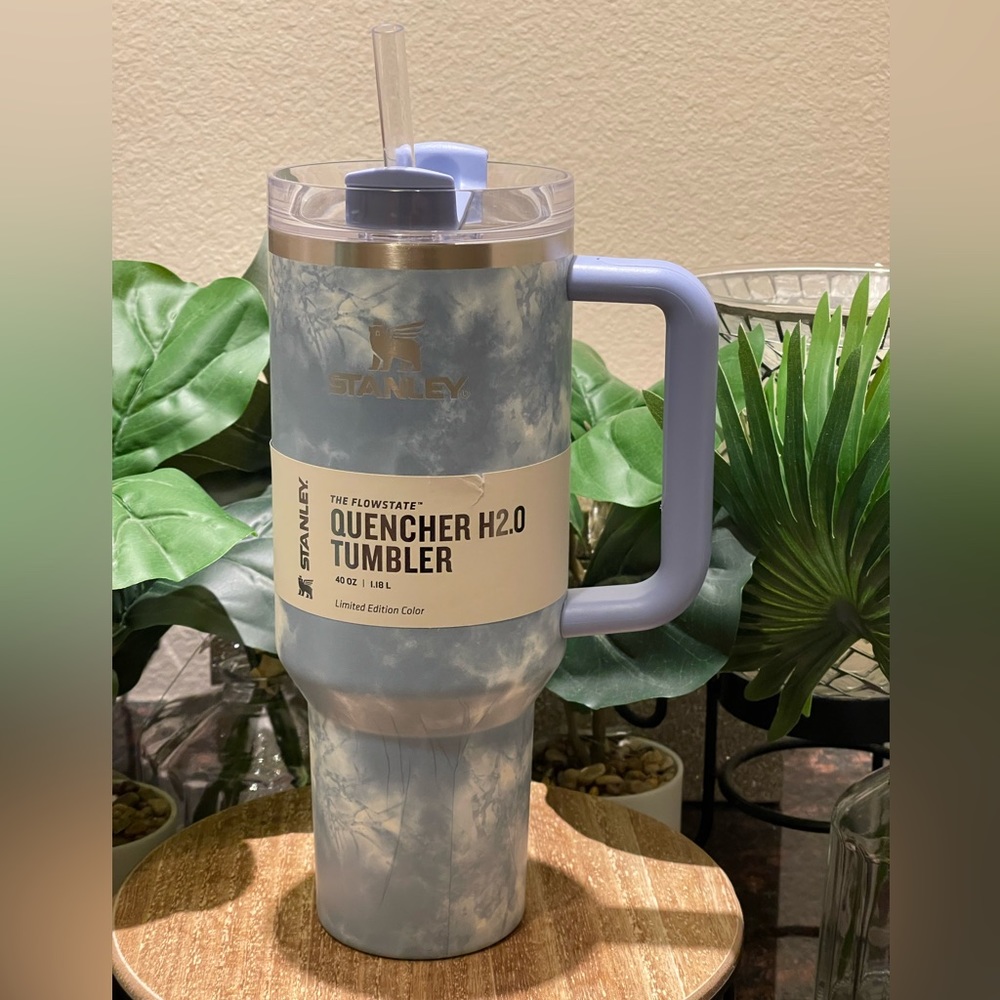 Target Exclusive Stanley 40oz Quencher Ocean Tie Dye H2.0 Tumbler - Picture 6 of 16
